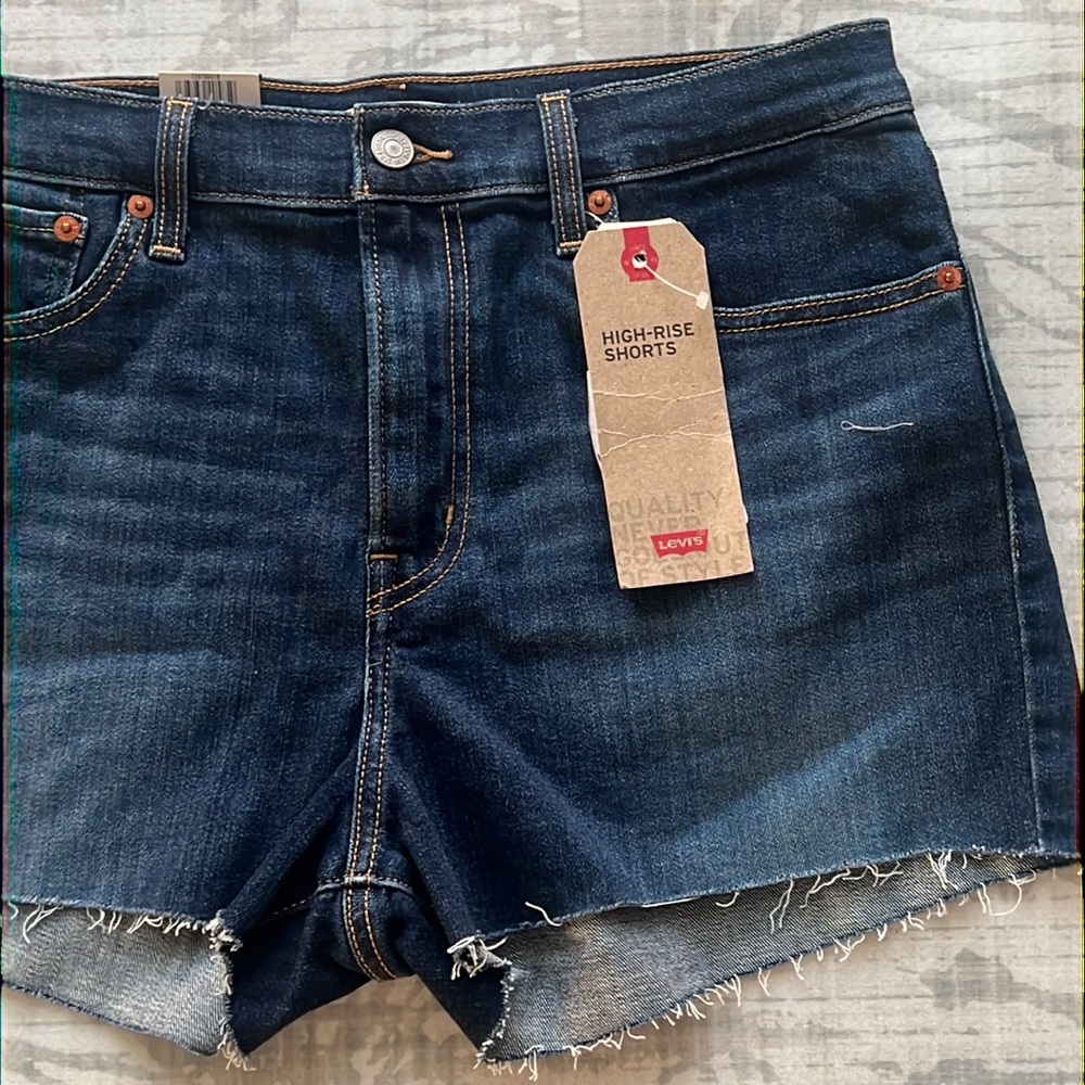 Levi’s HIGH RISE SLIM THROUGH HIP SHORTS 14 | W32 - Picture 7 of 13